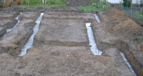 輕鋼別墅地基墊層的澆筑及養(yǎng)護(hù)