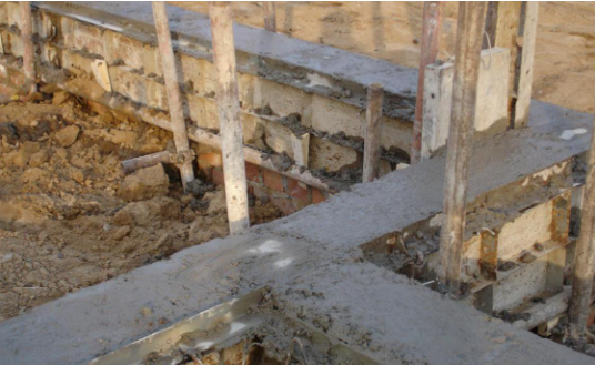 輕鋼別墅基礎(chǔ)混凝土澆筑完成