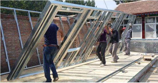 墻體拼裝完成先放在一邊，等待整體組裝